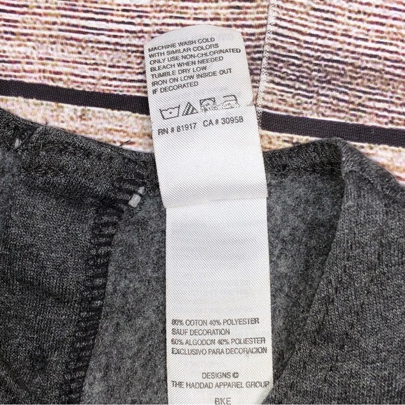 NHL Detroit Red Wings Grey and Red Romper Size 12M - Picture 8 of 11